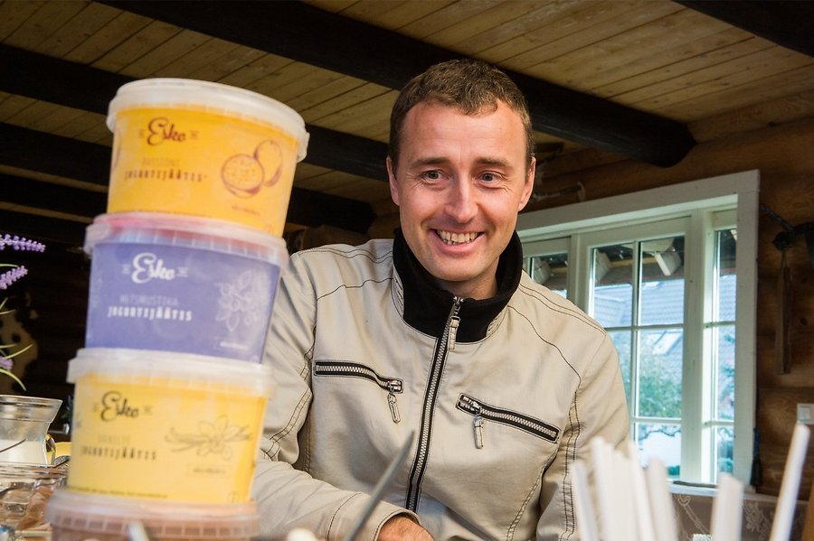 Gunnar Eensalu rõõmustab jogurtijäätise edu üle.